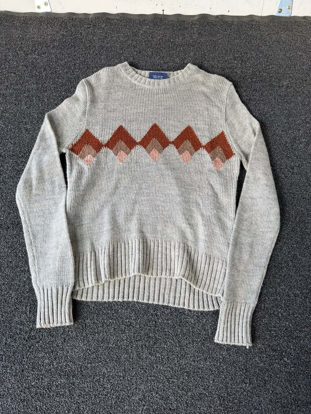 Oregon Trail Vintage Grey Sweater with Geometric Diamond Pattern